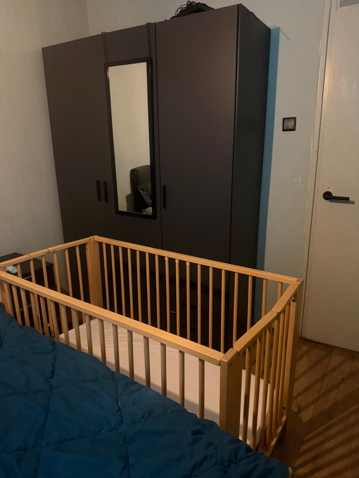 Ledikantje op een andere slaapkamer